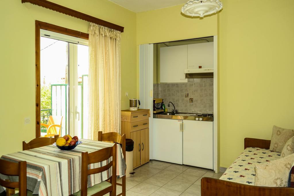 Maistreli Hotel Apartments Stoúpa Quarto foto